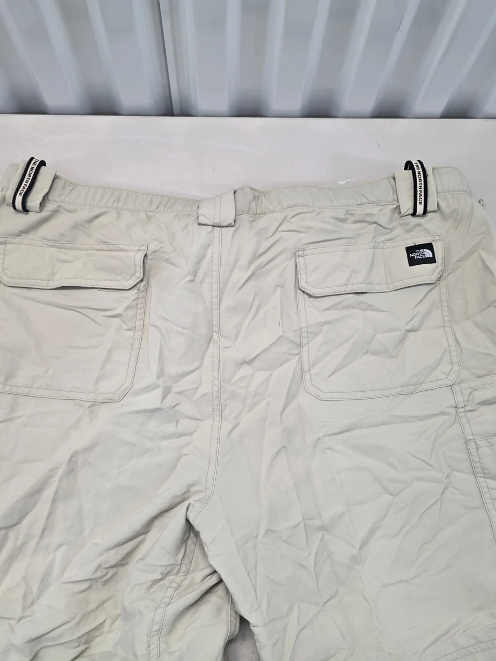 The North Face Convertible Hiking Beige Pants Men's Size XL  Inseam 8 And 31